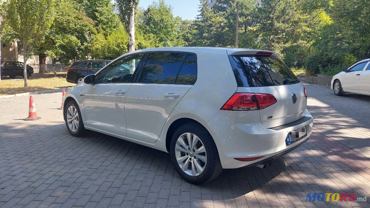 2016' Volkswagen Golf photo #3