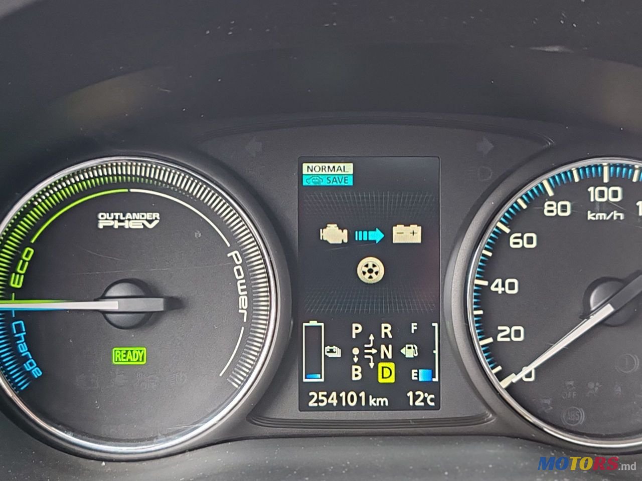 2014' Mitsubishi Outlander photo #2