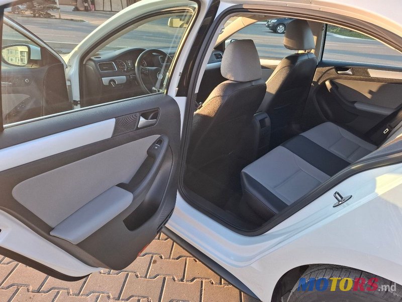 2014' Volkswagen Jetta photo #5