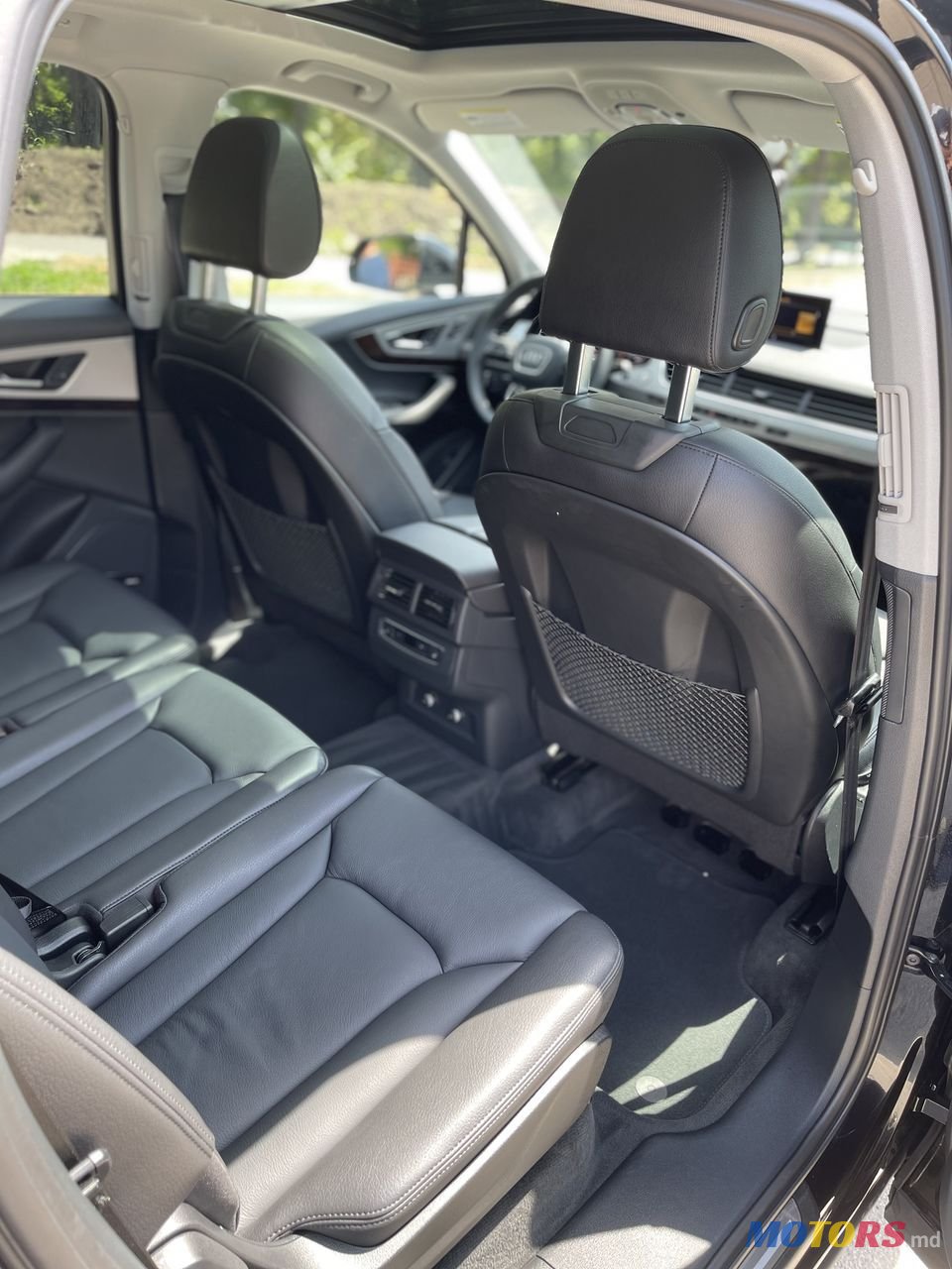 2019' Audi Q7 photo #5