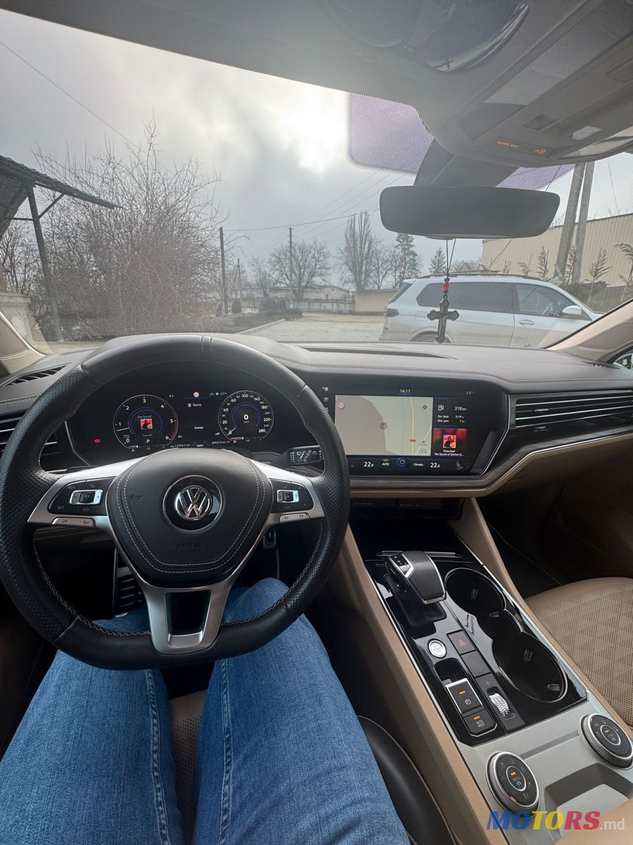 2018' Volkswagen Touareg photo #1