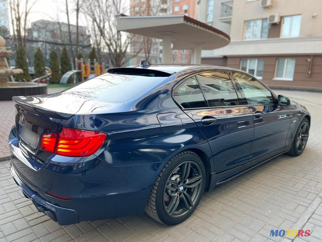 2010' BMW 5 Series photo #4