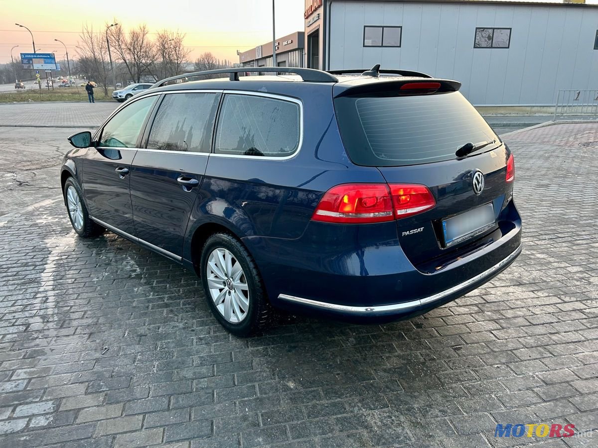 2011' Volkswagen Passat photo #4