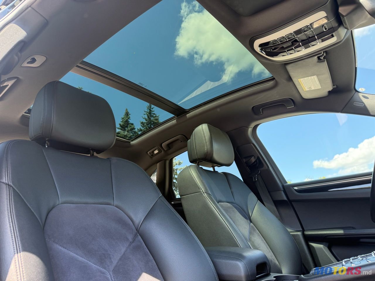 2020' Porsche Macan photo #6