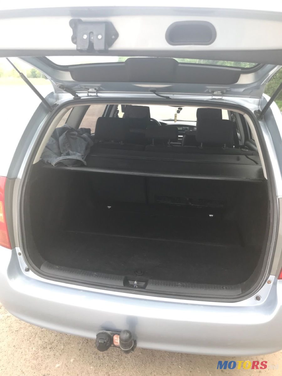 2004' Toyota Corolla photo #4