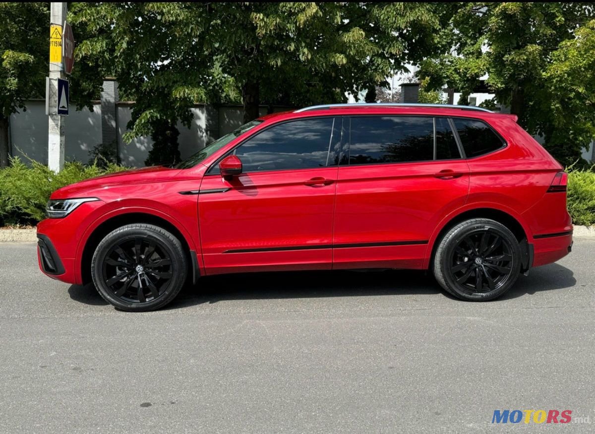 2023' Volkswagen Tiguan photo #3