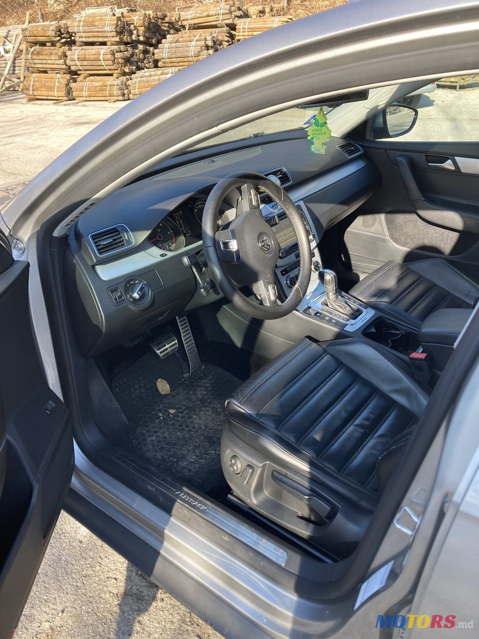 2012' Volkswagen Passat photo #3