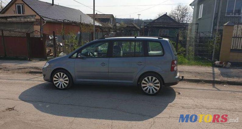 2007' Volkswagen Touran photo #4