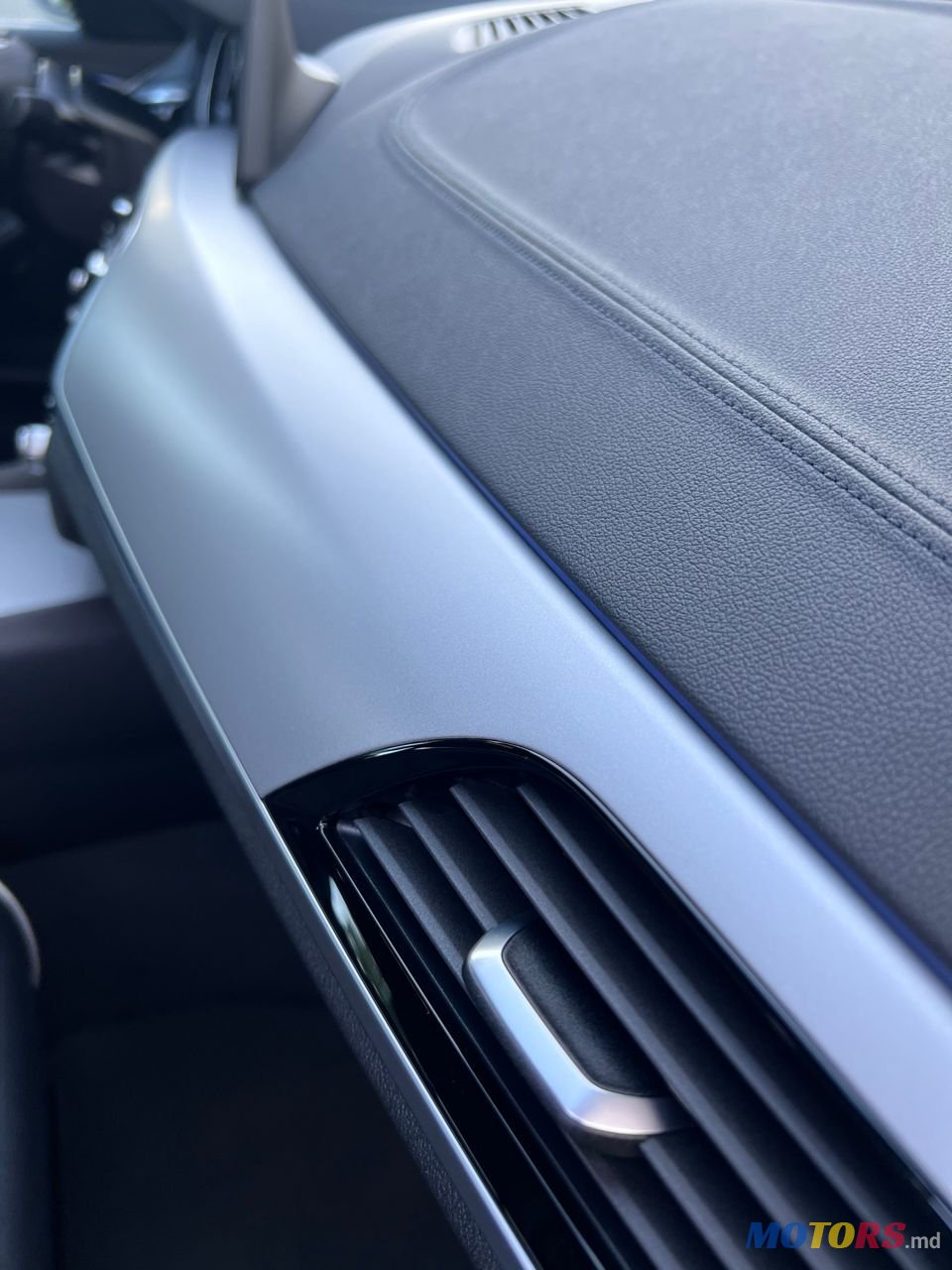 2020' BMW 5 Series photo #6