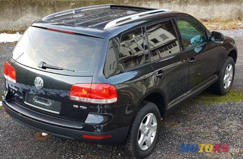 2004' Volkswagen Touareg photo #1