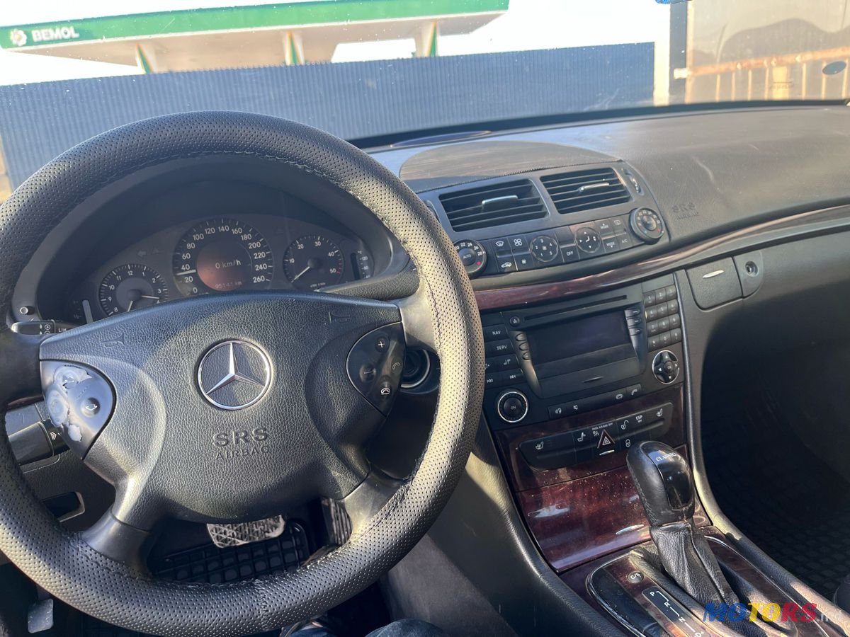 2005' Mercedes-Benz E Класс photo #5