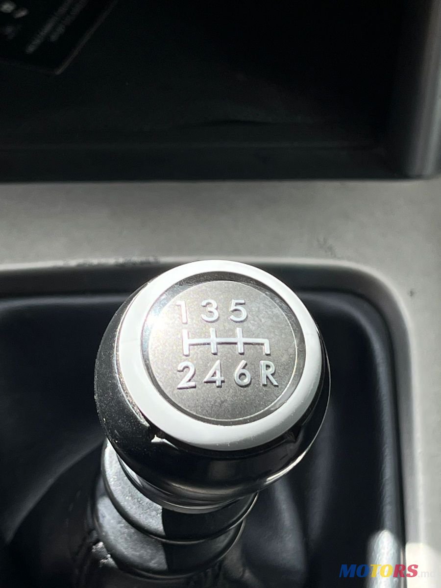 2010' Subaru Forester photo #2