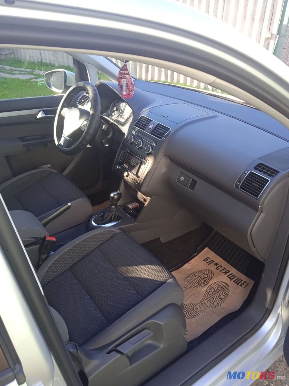 2012' Volkswagen Touran photo #4