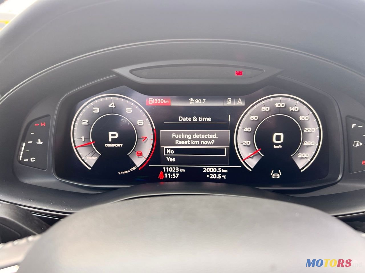 2019' Audi Q8 photo #5