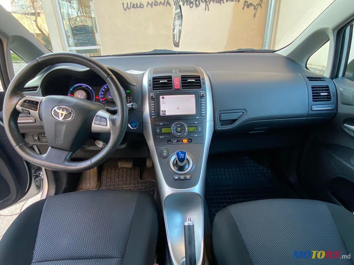 2011' Toyota Auris photo #6