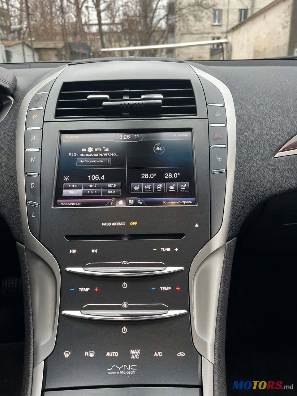 2013' Lincoln MKZ photo #6