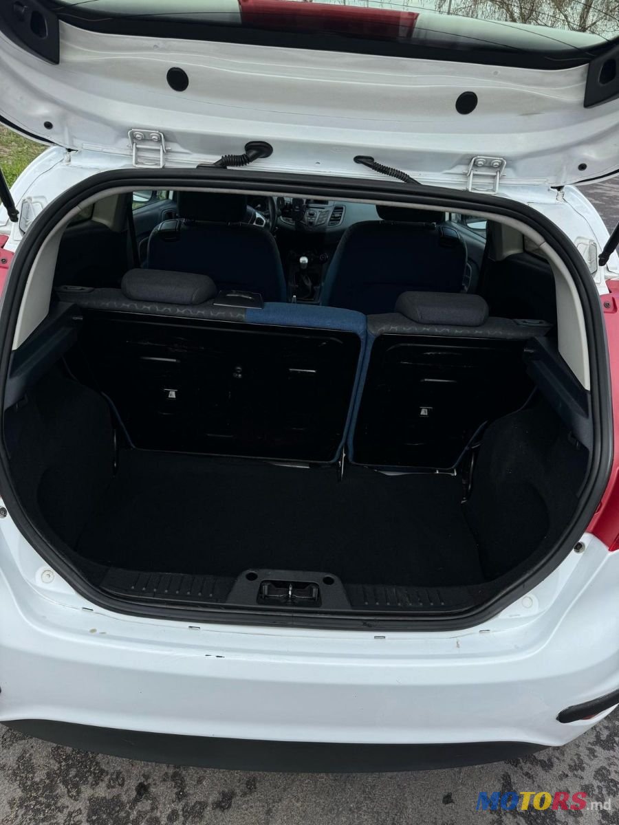 2010' Ford Fiesta photo #4