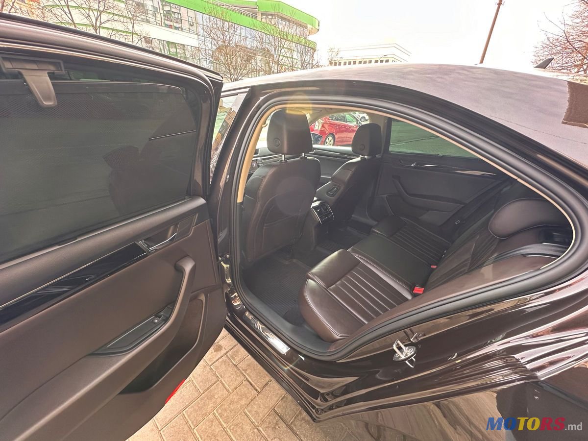 2016' Skoda Superb photo #5