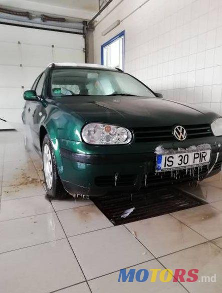 2002' Volkswagen Golf photo #1