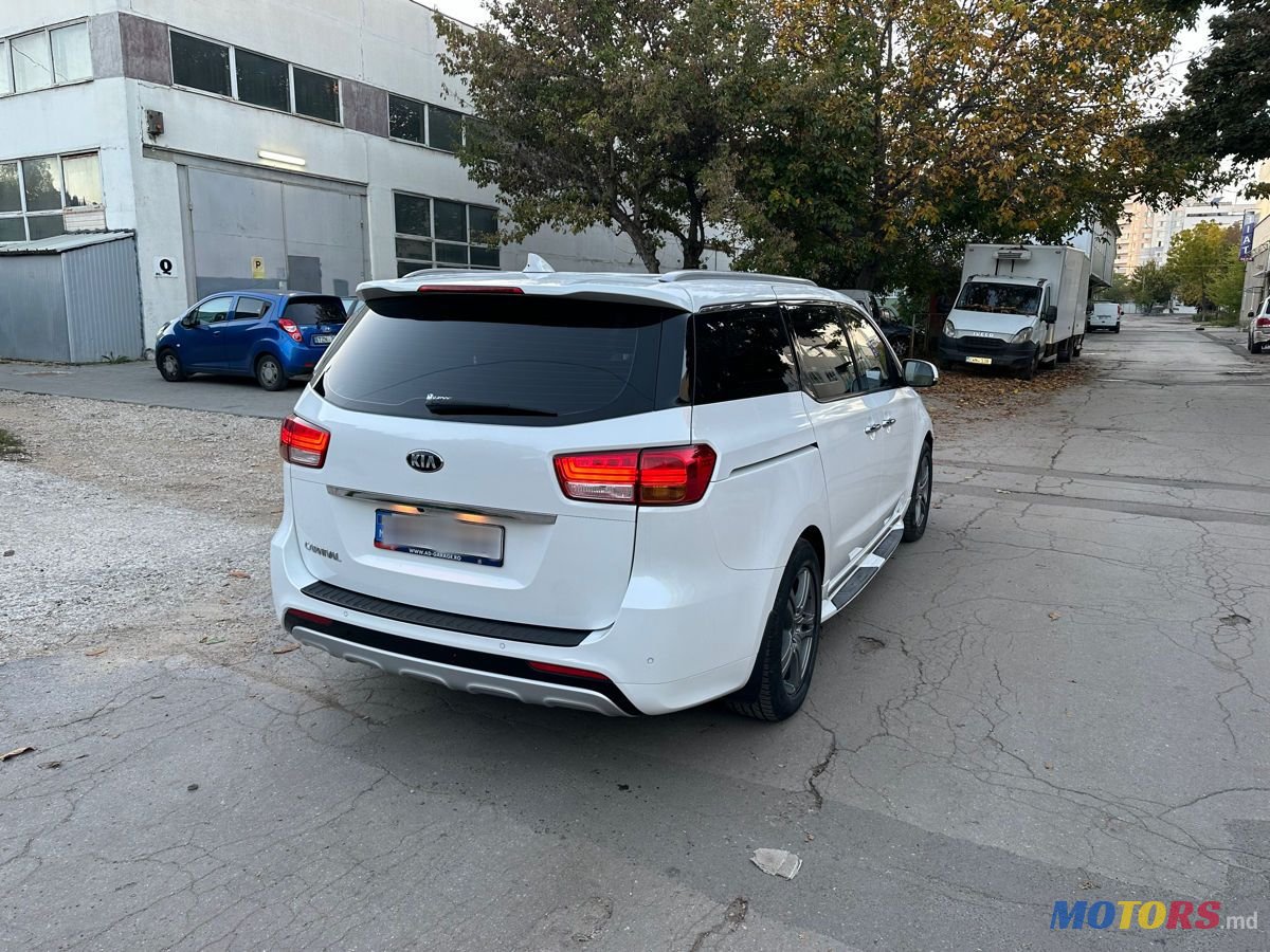 2016' Kia Carnival photo #5