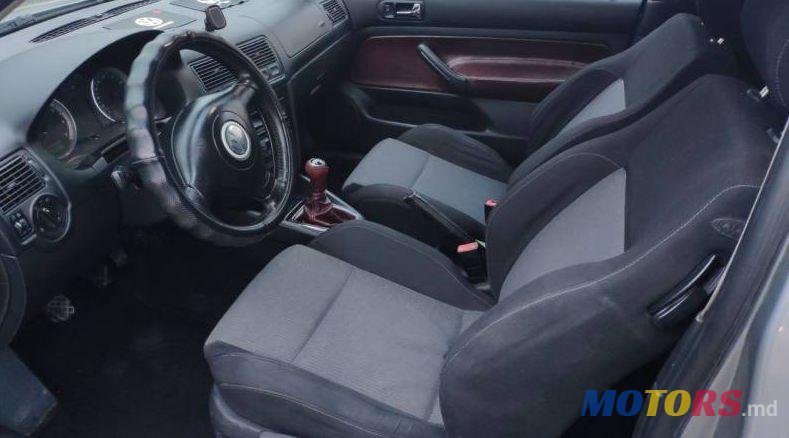 2003' Volkswagen Golf photo #4