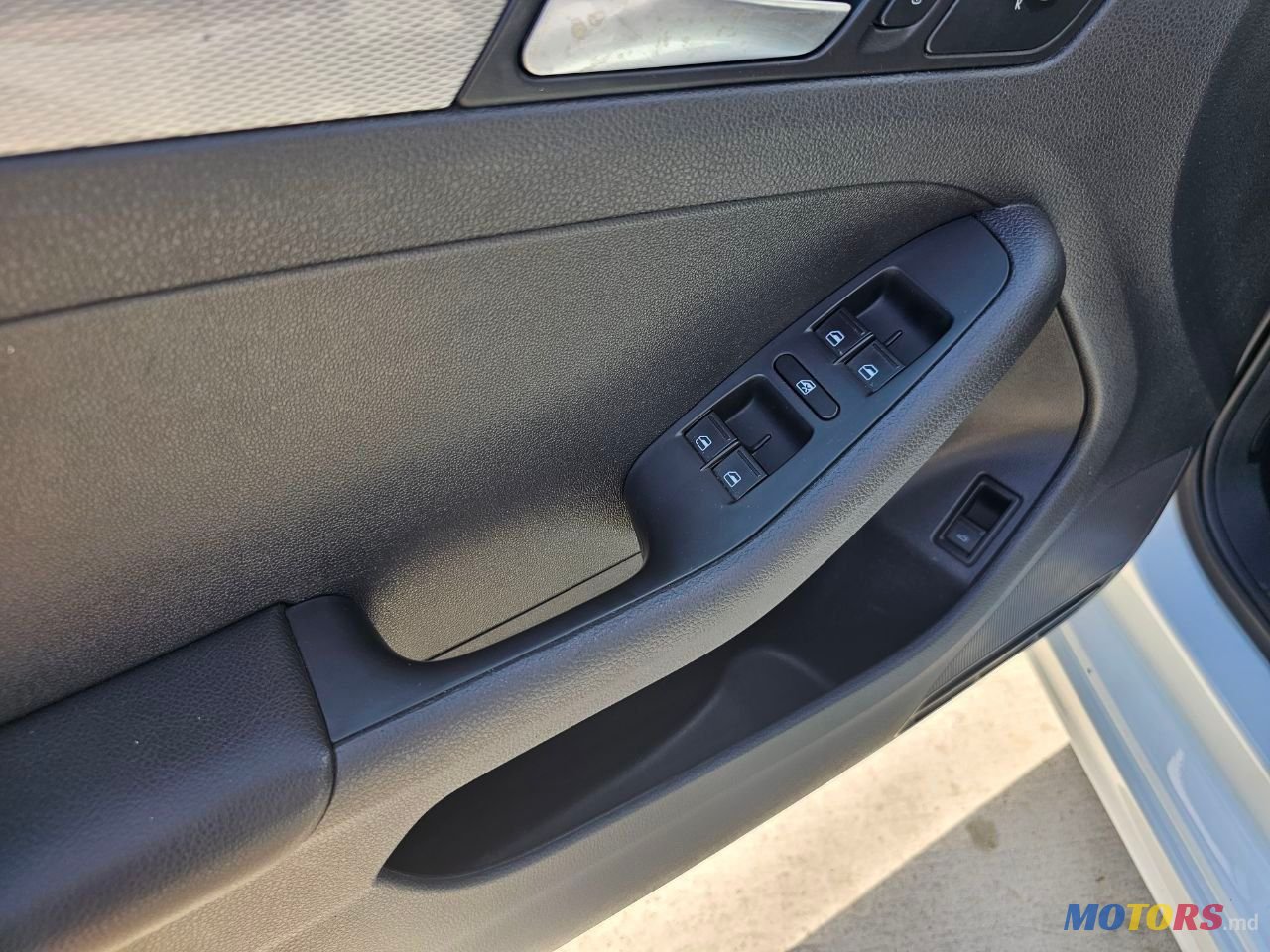 2016' Volkswagen Jetta photo #2