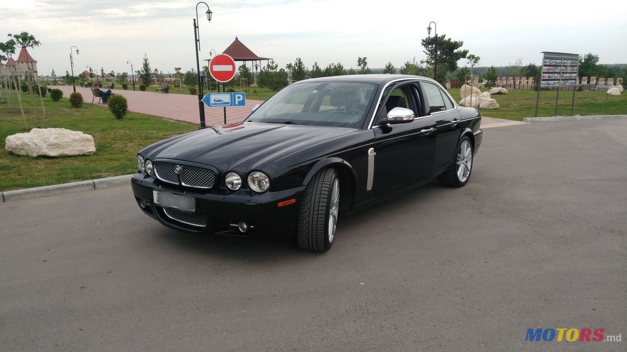 2009' Jaguar XJ photo #3