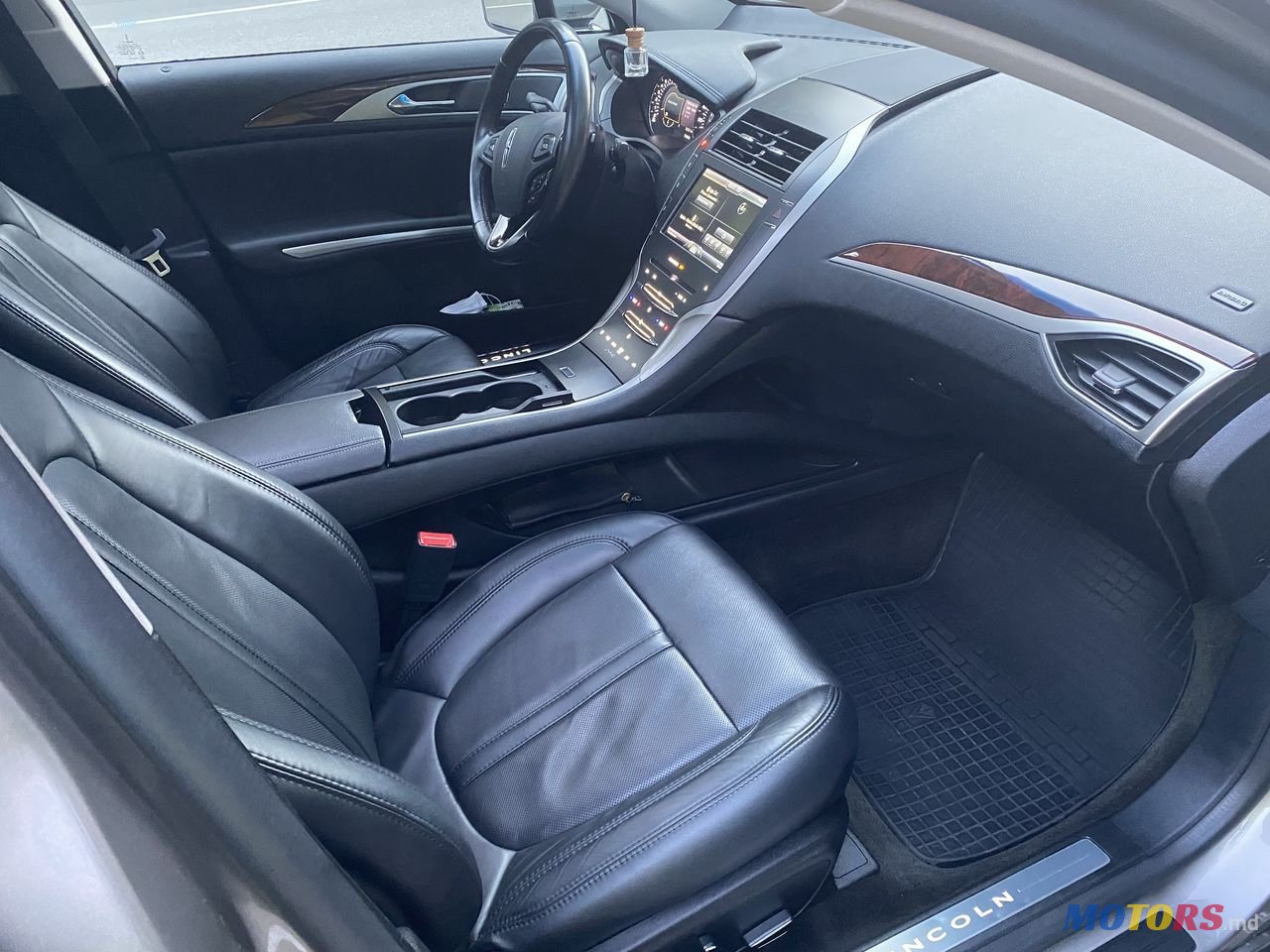 2015' Lincoln MKZ photo #2