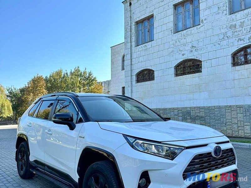 2020' Toyota RAV4 photo #2
