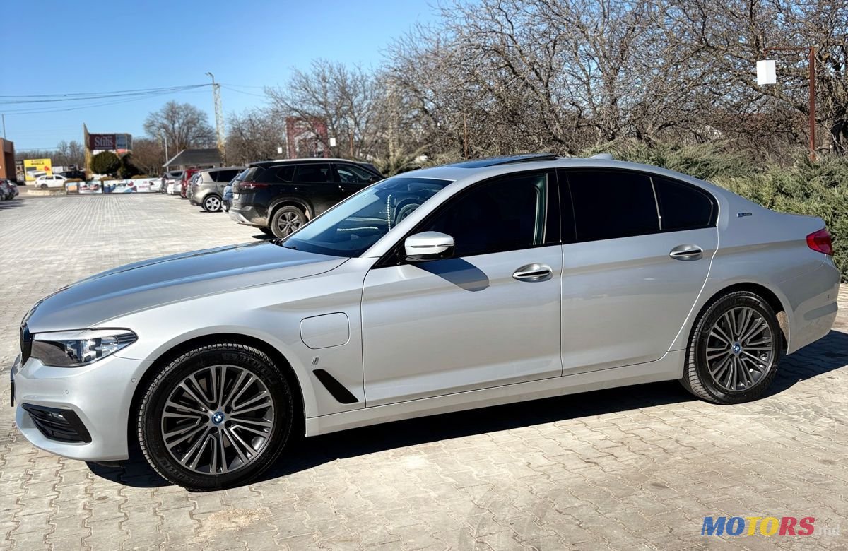 2017' BMW 5 Series photo #4