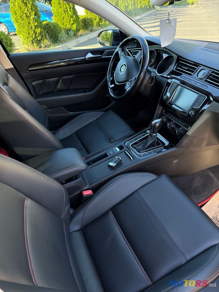 2017' Volkswagen Passat photo #6