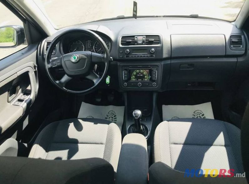 2011' Skoda Roomster photo #3