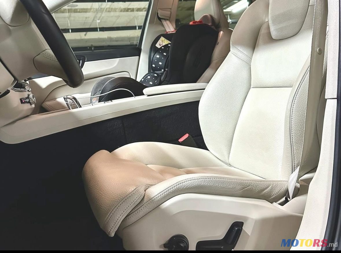 2018' Volvo XC60 photo #5