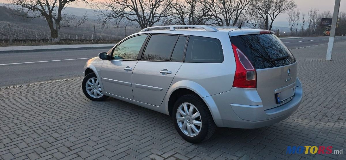 2008' Renault Megane photo #6