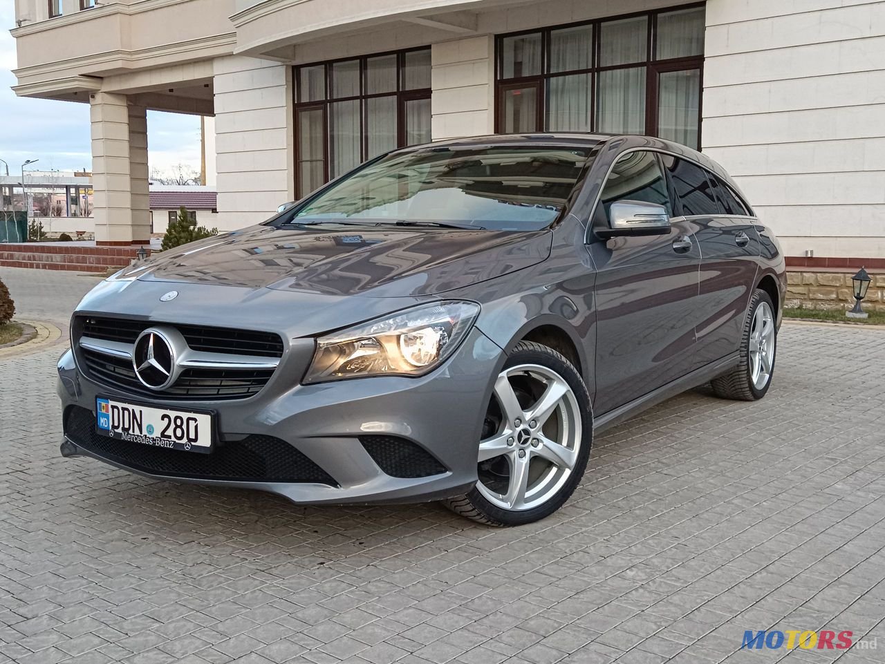 2015' Mercedes-Benz Cla photo #2