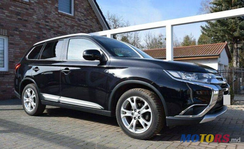 2016' Mitsubishi Outlander photo #1