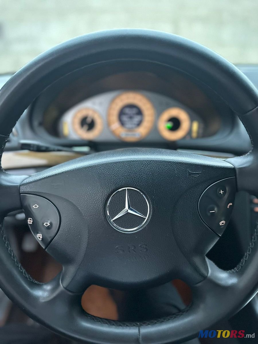2005' Mercedes-Benz E Класс photo #3
