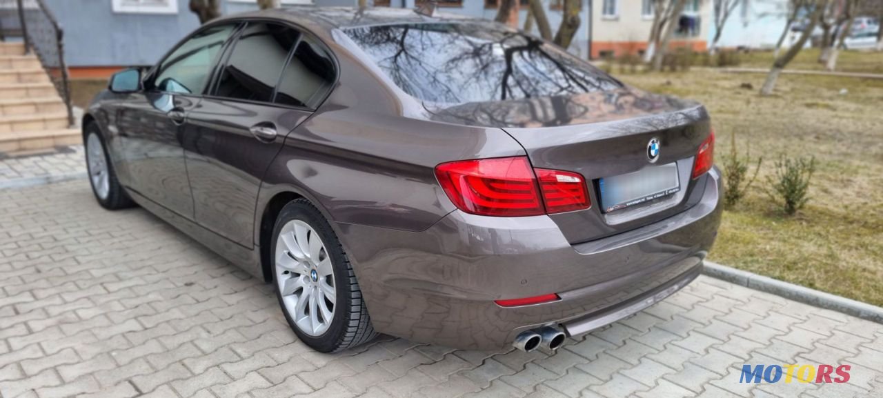 2011' BMW 5 Series photo #4