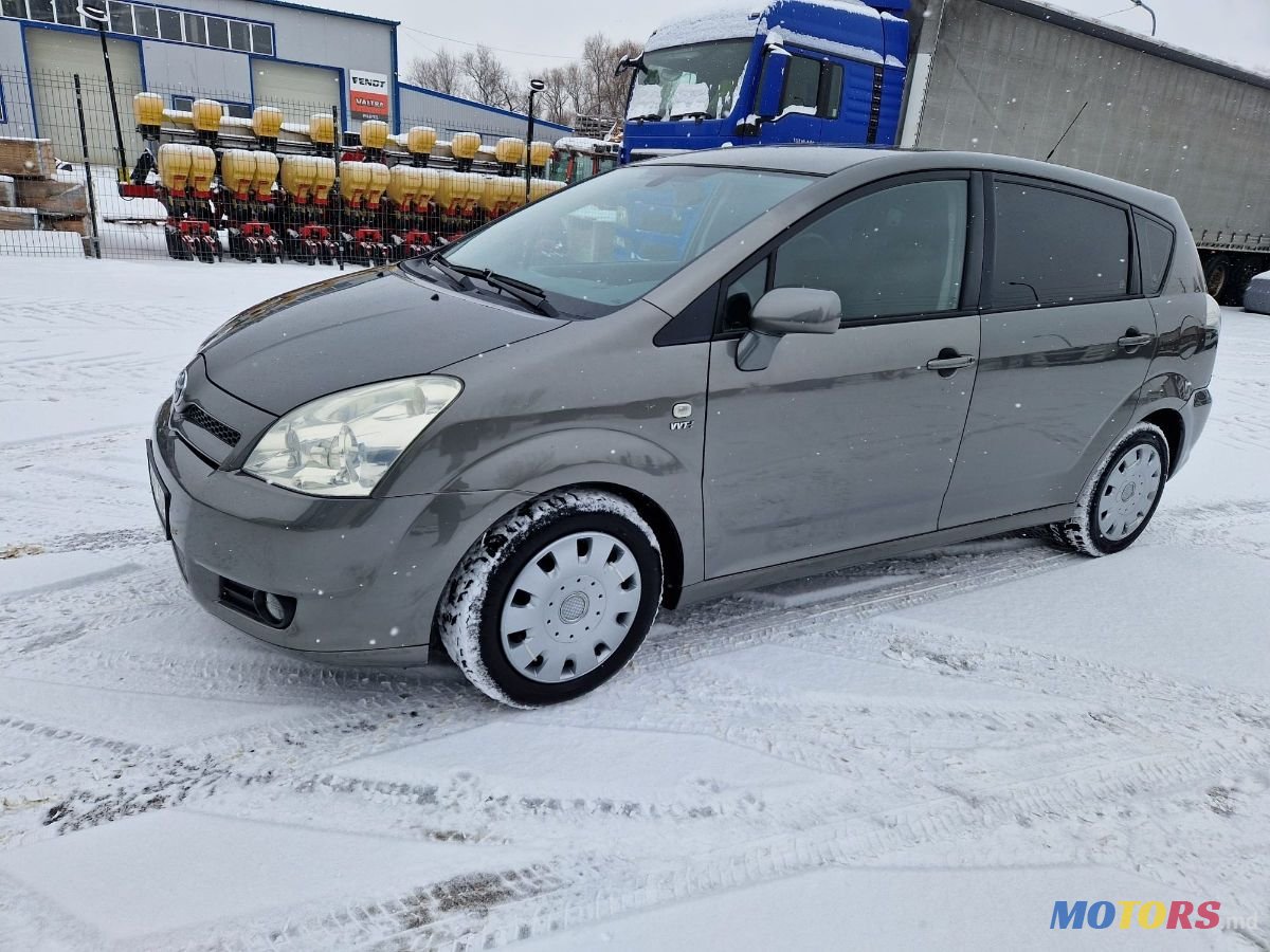 2005' Toyota Corolla Verso photo #2