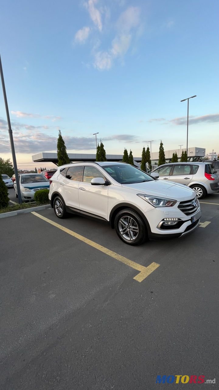 2017' Hyundai Santa Fe photo #2