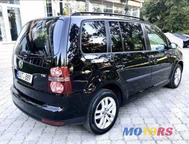 2008' Volkswagen Touran photo #1