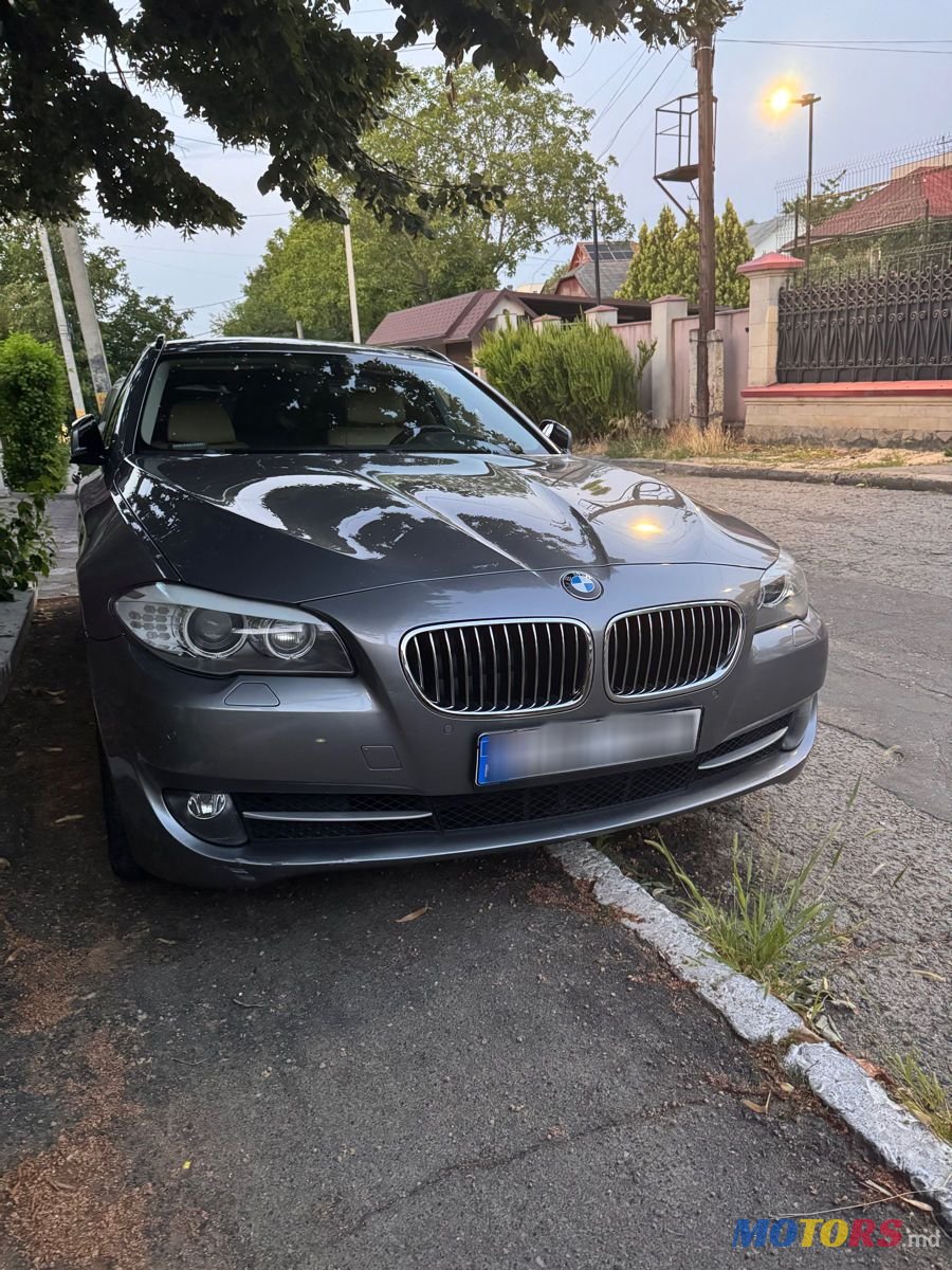 2013' BMW 5 Series Touring photo #2