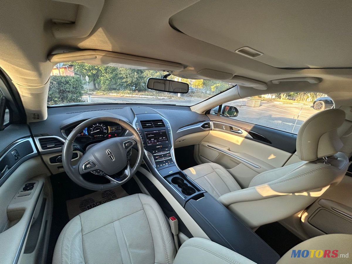 2013' Lincoln MKZ photo #5