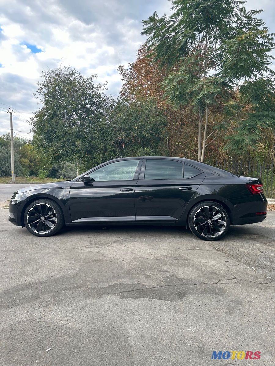 2019' Skoda Superb photo #3
