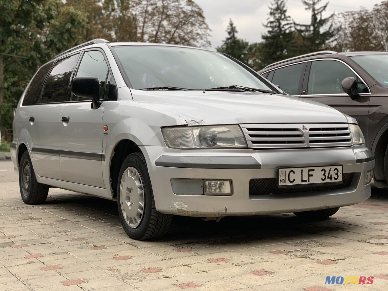 1999' Mitsubishi Space Wagon photo #1