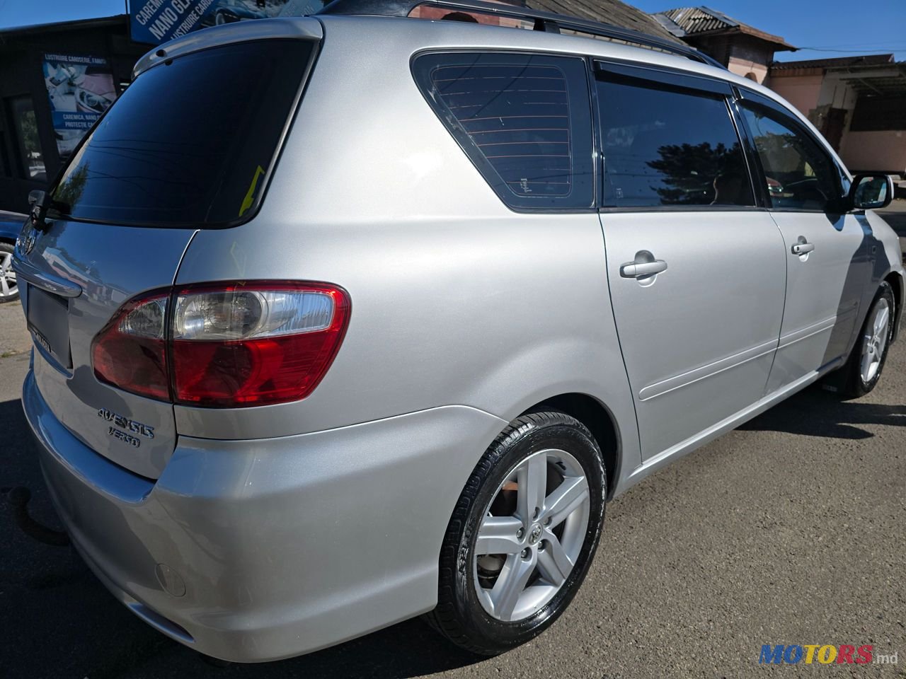 2004' Toyota Avensis Verso photo #5