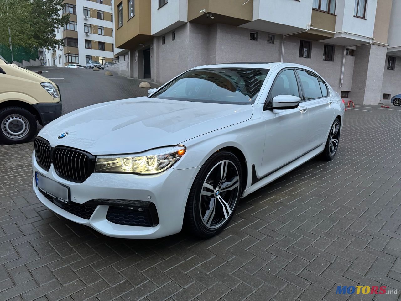 2016' BMW 7 Series photo #1