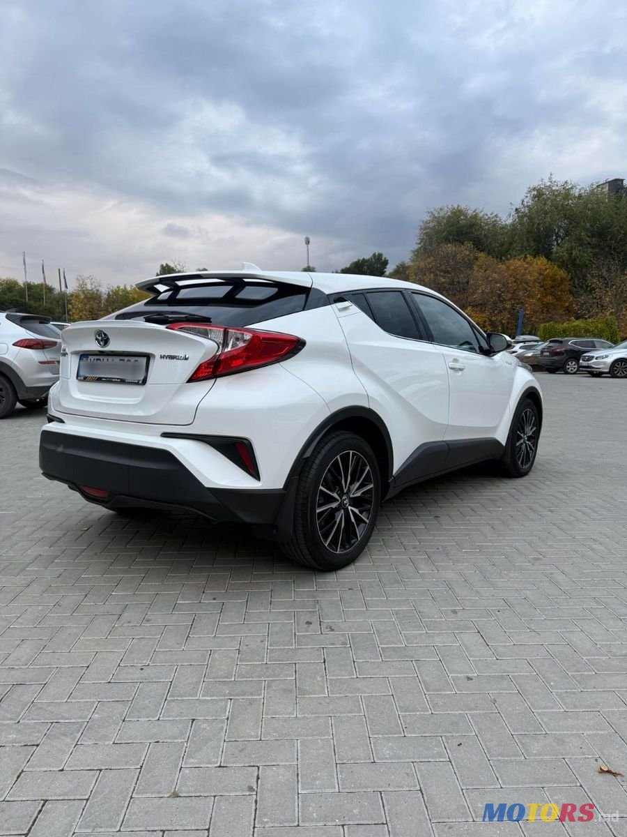 2017' Toyota C-HR photo #3