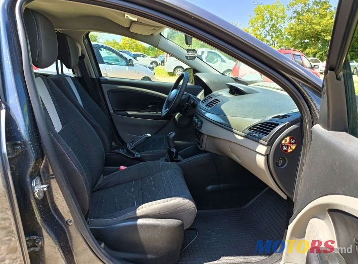 2012' Renault Megane photo #5