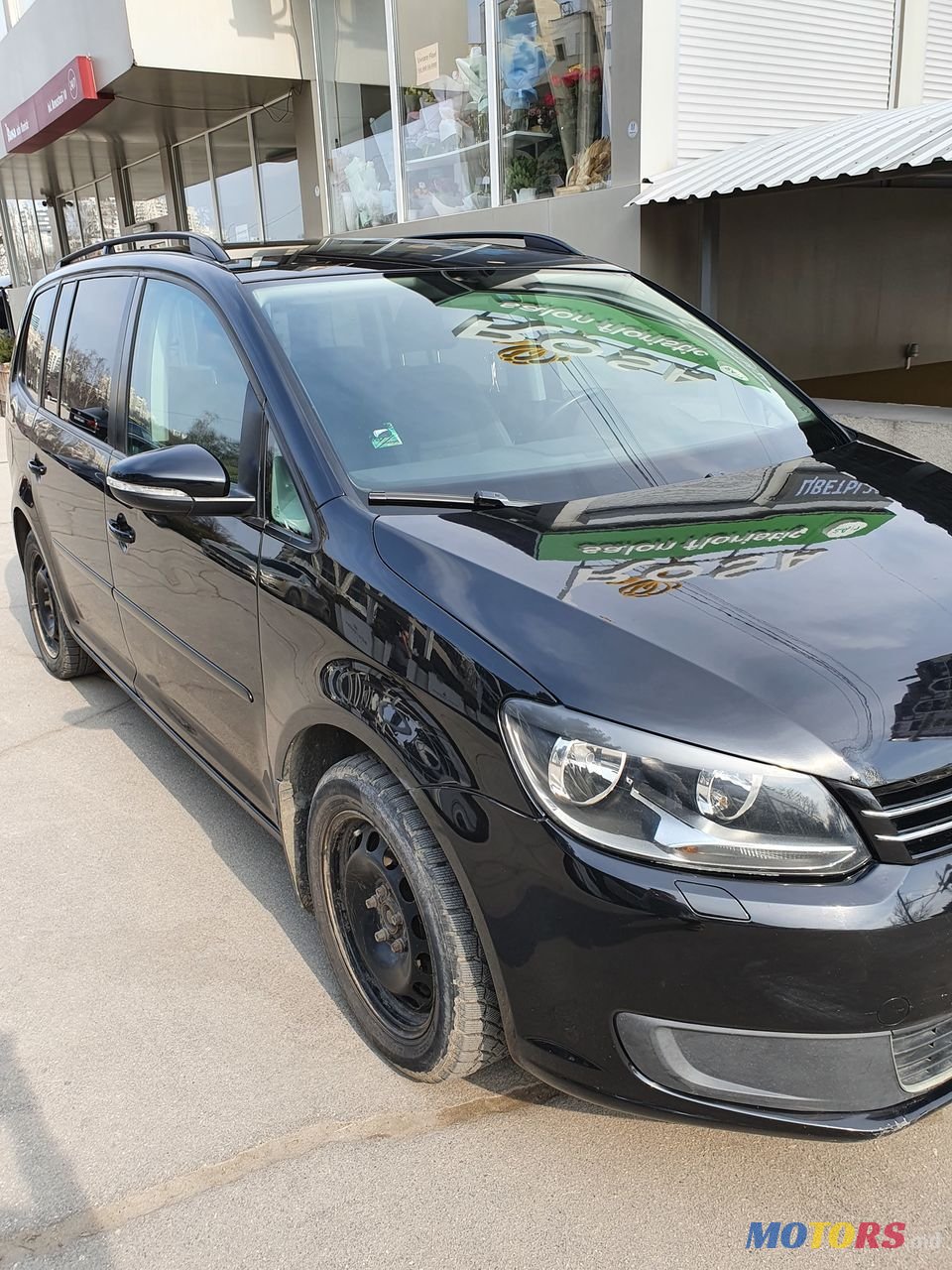 2011' Volkswagen Touran photo #2